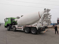 Sinotruk Howo 8×4 mixer truck