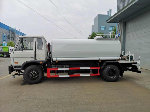Dongfeng 4x2 12,000 to 15,000 liter water sprinkler truck