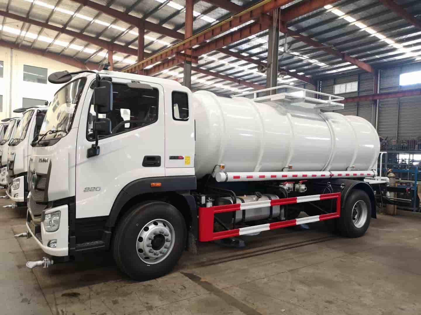 Foton Auman 12 cubic meter stainless steel water truck