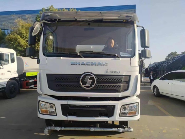 SHACMAN L3000 6×4 water sprinkler truck