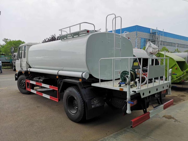 Dongfeng 4x2 12,000 to 15,000 liter water sprinkler truck