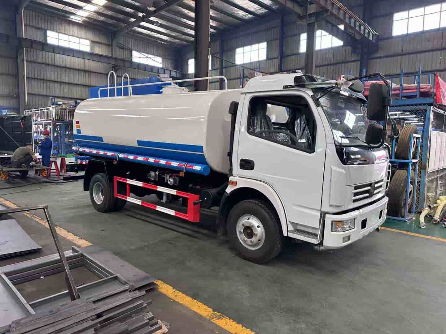 Dongfeng Dolica 10-ton water sprinkler truck