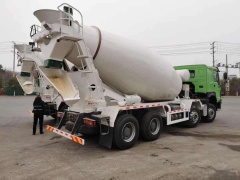 Sinotruk Howo 8×4 mixer truck
