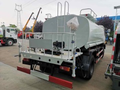 Dongfeng 4x2 12,000 to 15,000 liter water sprinkler truck