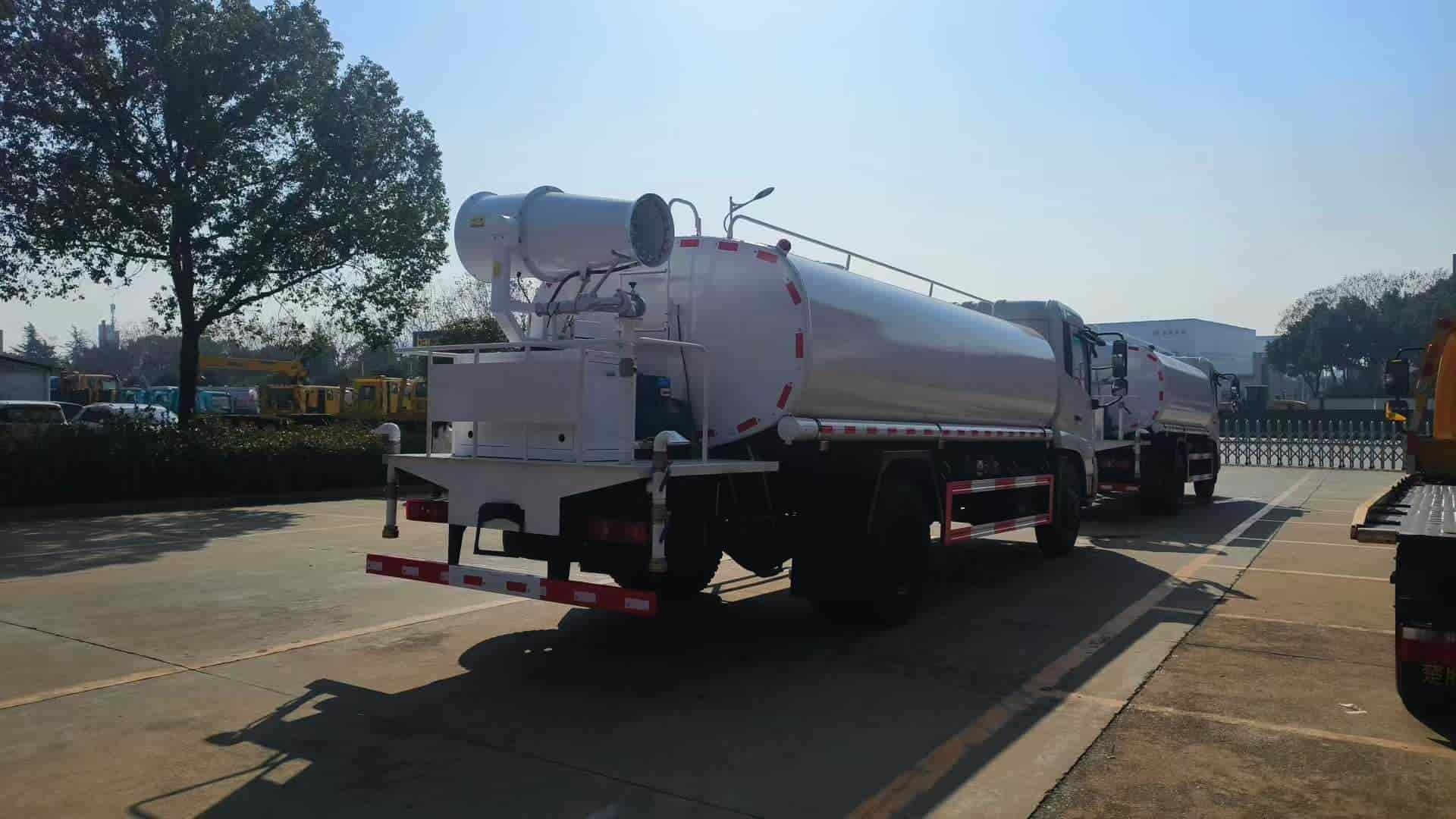 Dongfeng 15 cubic meter sprinkler truck