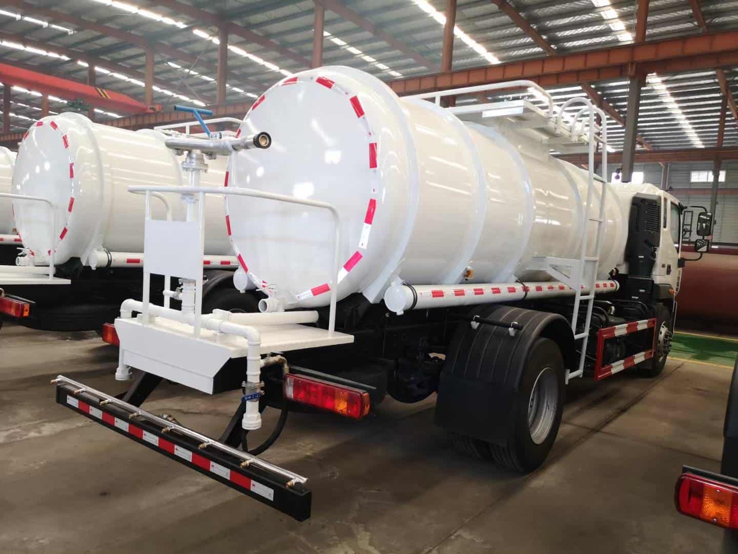 Foton Auman 12 cubic meter stainless steel water truck