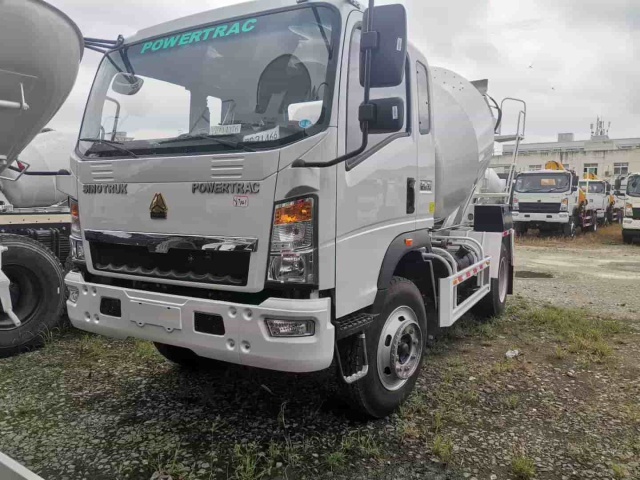 Sinotruk 4×2 mixer truck