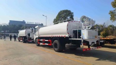 Dongfeng 15 cubic meter sprinkler truck