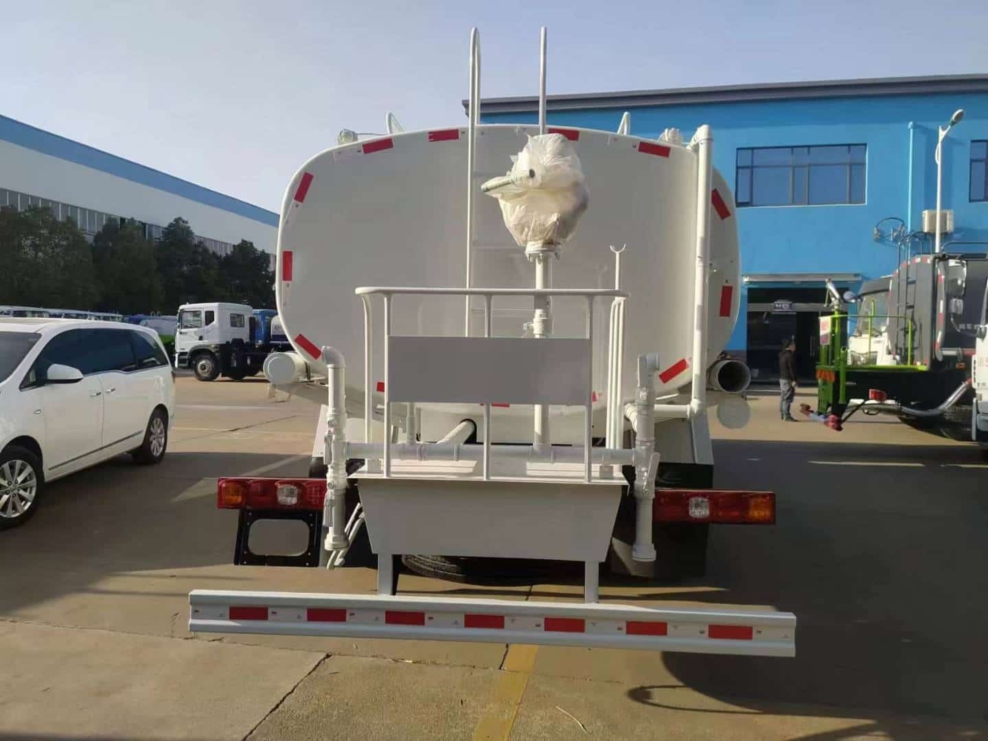 SHACMAN L3000 6×4 water sprinkler truck