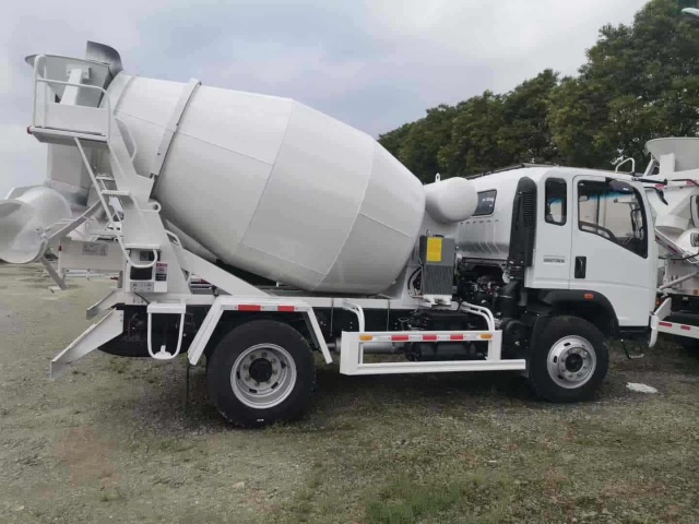 Sinotruk 4×2 mixer truck