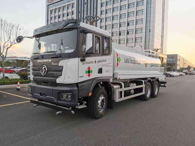 SHACMAN X3000 6×4 water sprinkler truck