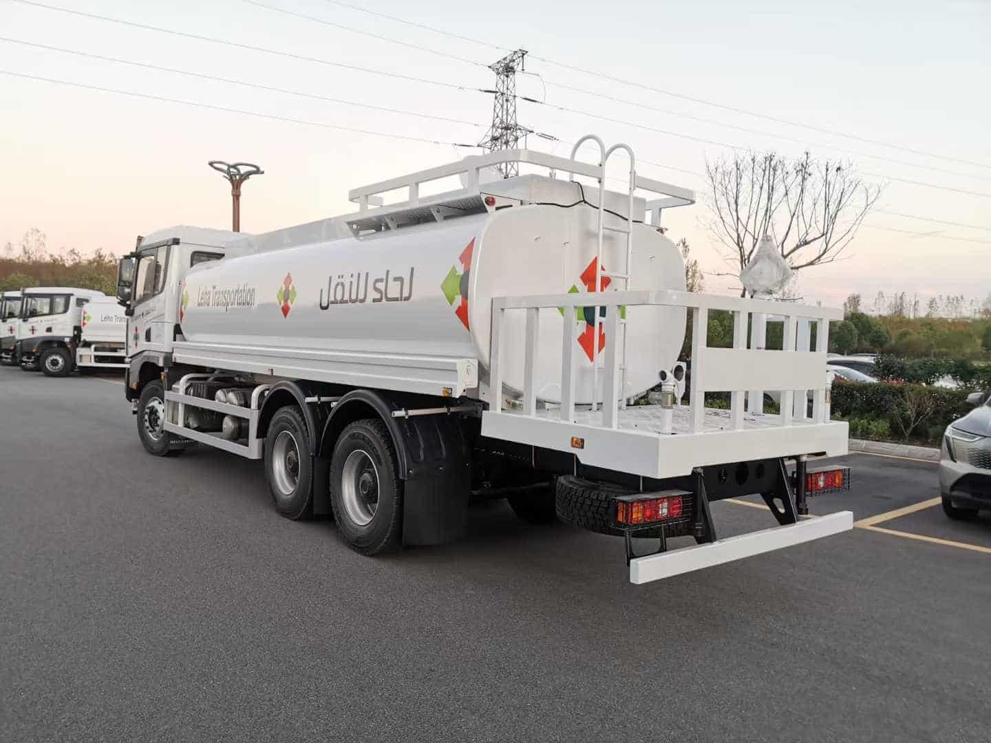 SHACMAN X3000 6×4 water sprinkler truck