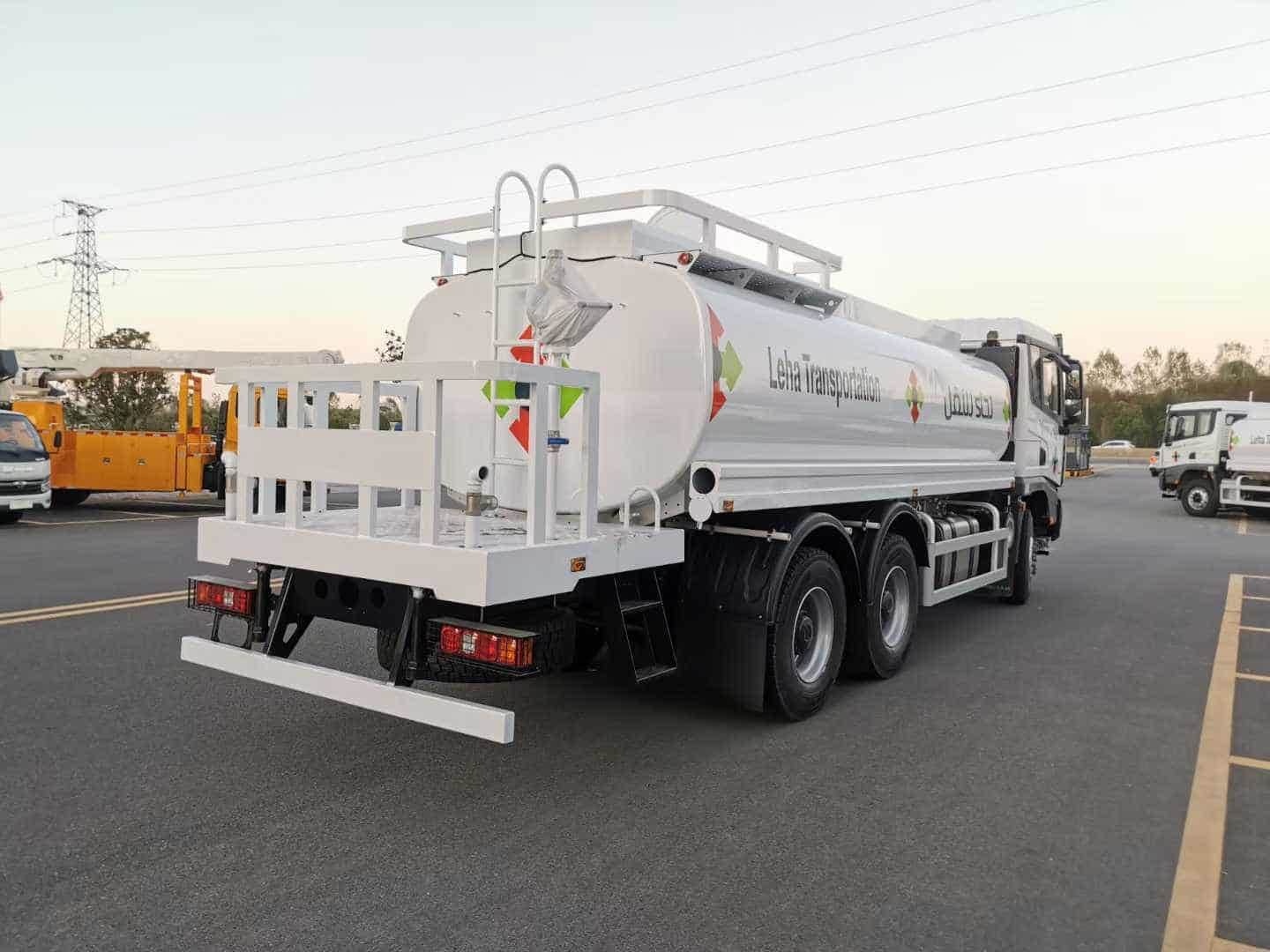 SHACMAN X3000 6×4 water sprinkler truck