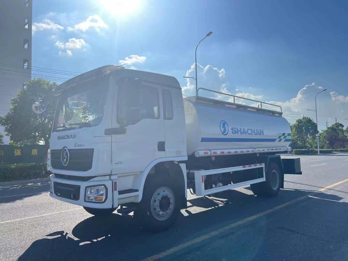 SHACMAN L3000 4×2 12-15 cubic meter water sprinkler truck