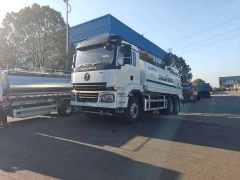 SHACMAN 4×2 right-hand drive sprinkler truck