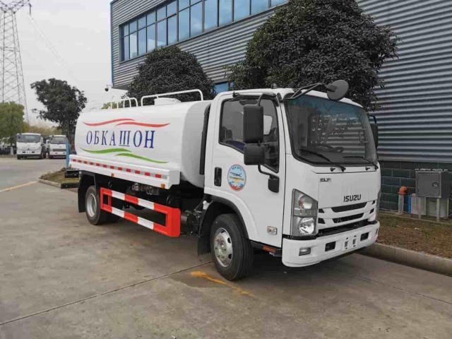 Isuzu 4x2 8 cubic meter water sprinkler truck