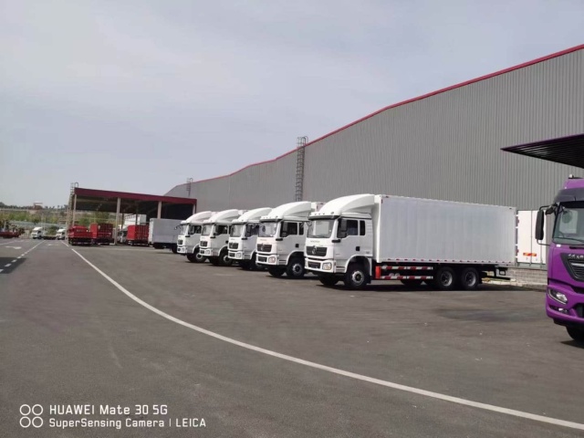 SHACMAN L3000 6×4 Van