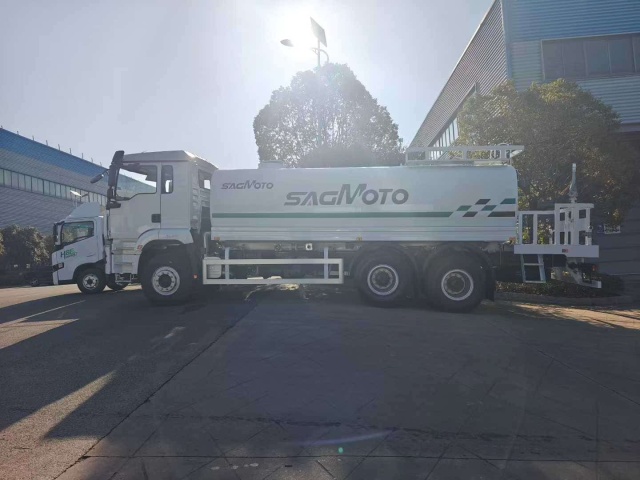 SHACMAN 4×2 right-hand drive sprinkler truck