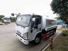 Isuzu 4x2 8 cubic meter water sprinkler truck