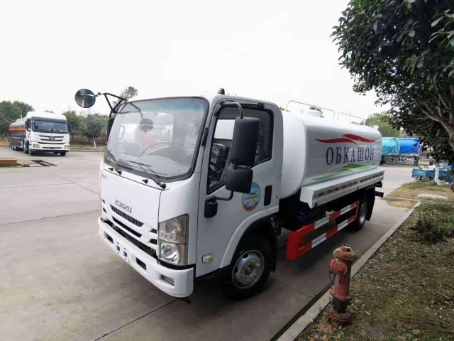 Isuzu 4x2 8 cubic meter water sprinkler truck