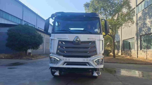 Sinotruk 6×4 20 cubic meter water sprinkler truck