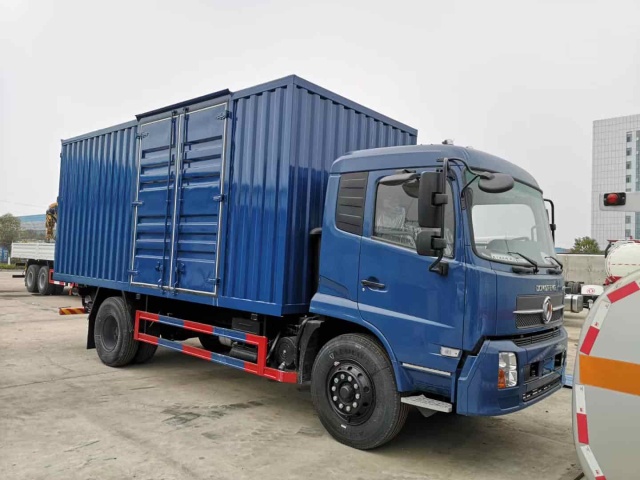 Dongfeng 4X2 15-ton box truck