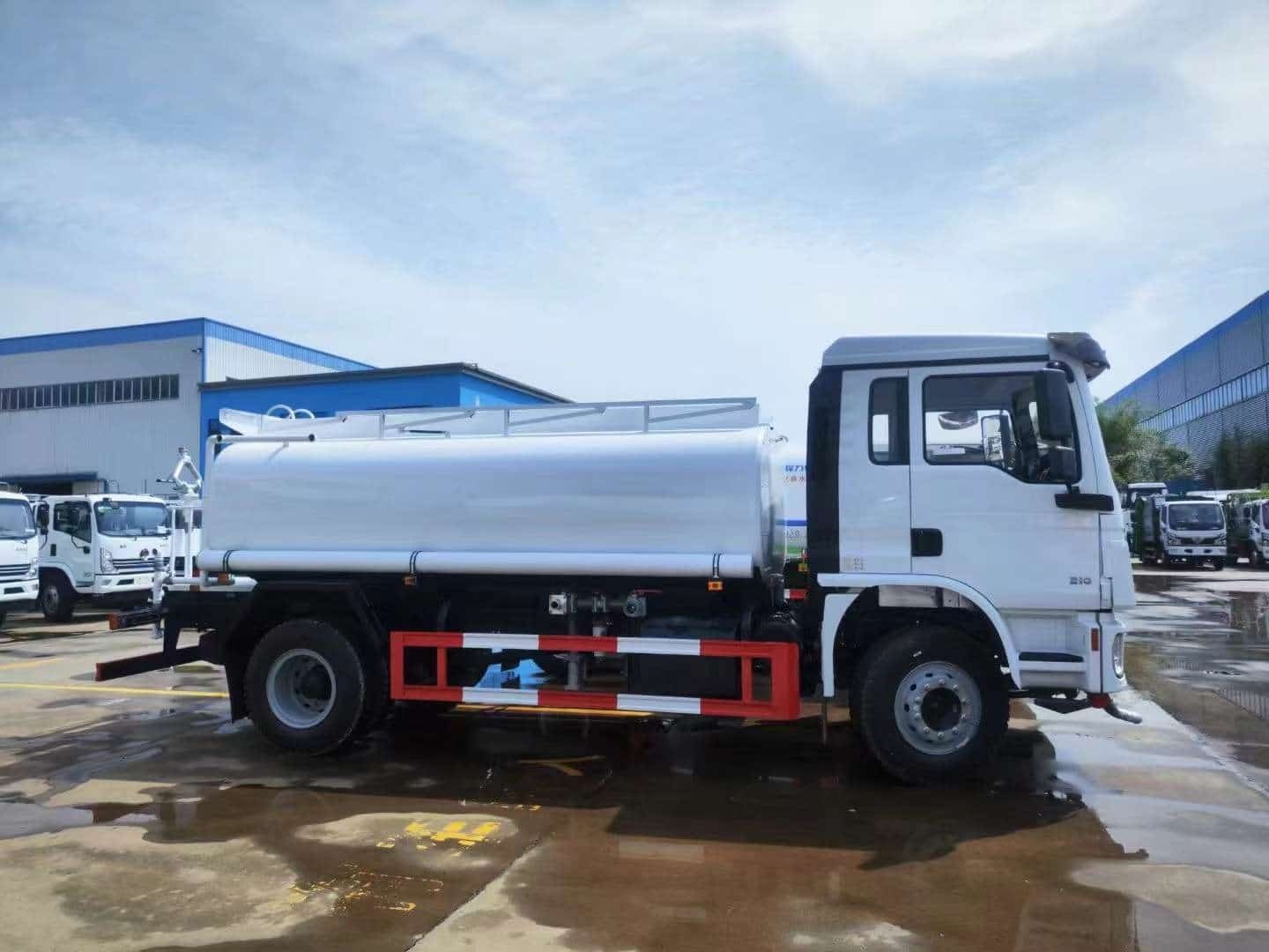 SHACMAN L3000 4×2 water sprinkler truck