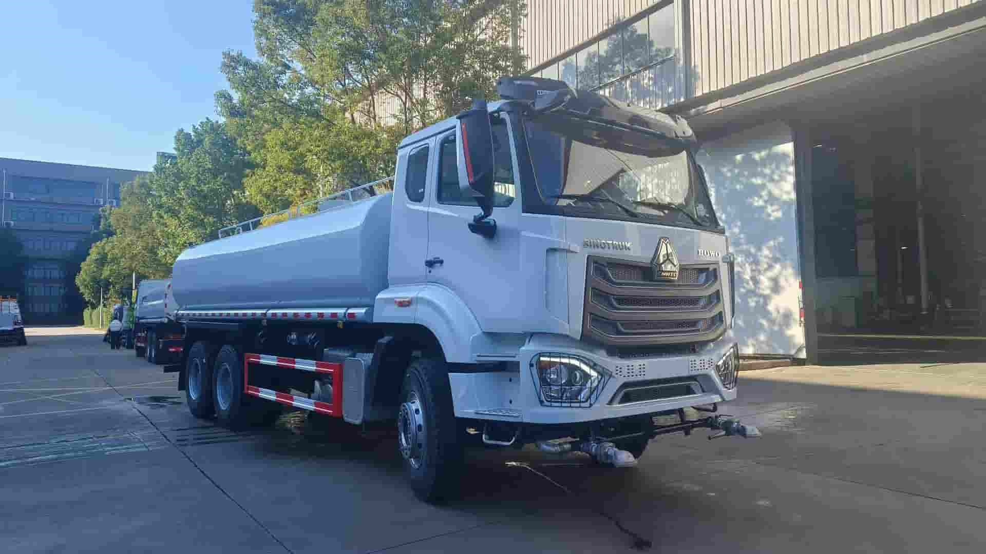 Sinotruk 6×4 20 cubic meter water sprinkler truck