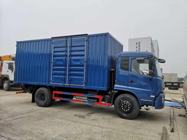 Dongfeng 4X2 15-ton box truck