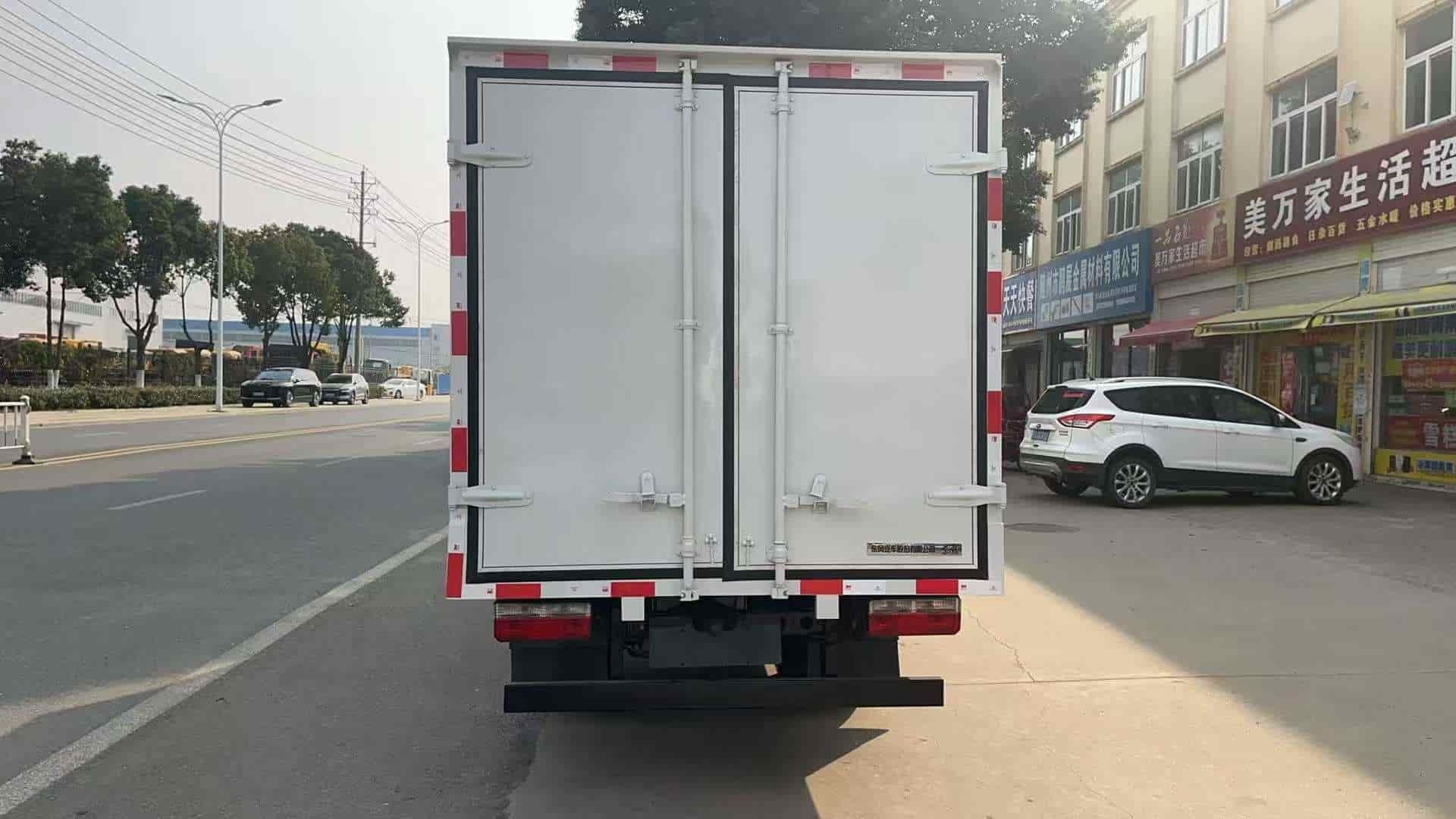 Dongfeng Tuyi New Energy 66.8 kWh Pure Electric Van