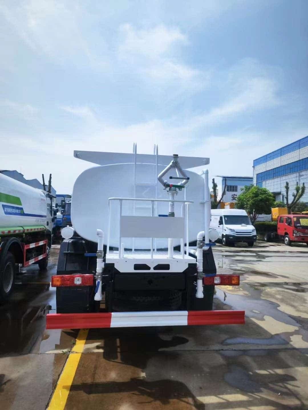 SHACMAN L3000 4×2 water sprinkler truck