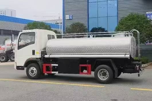 Sinotruk 304 brushed food-grade stainless steel 6-ton drinking water truck