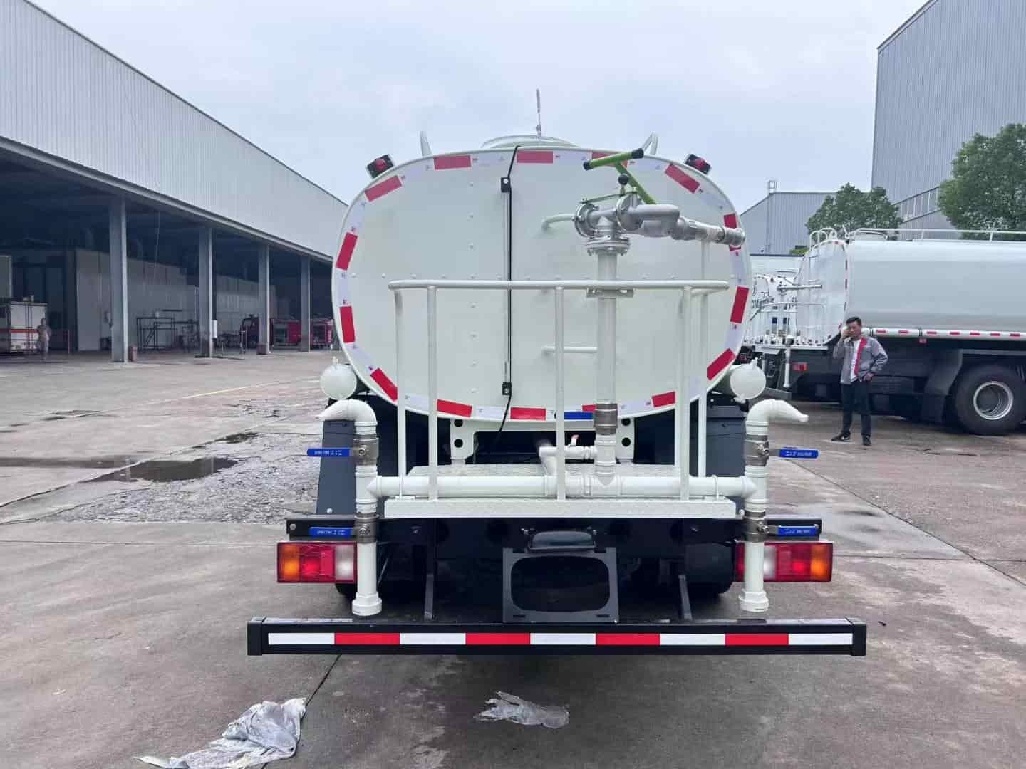 Sinotruk Howo 5 cubic meter water sprinkler truck