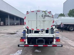 Sinotruk Howo 5 cubic meter water sprinkler truck