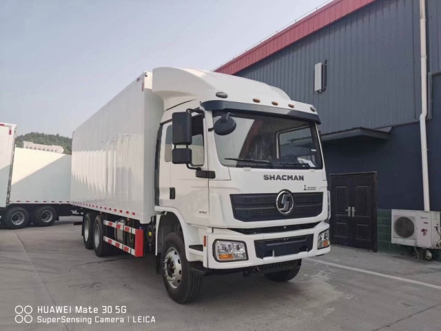 SHACMAN L3000 6×4 Van