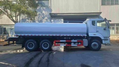 Sinotruk 6×4 20 cubic meter water sprinkler truck