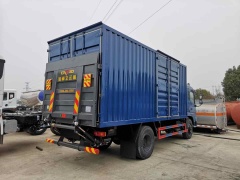Dongfeng 4X2 15-ton box truck
