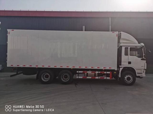 SHACMAN L3000 6×4 Van