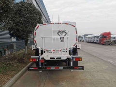 Isuzu 4x2 8 cubic meter water sprinkler truck