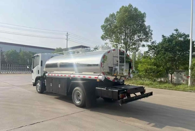 Isuzu 304 mirror-finish food-grade stainless steel 6-ton water truck