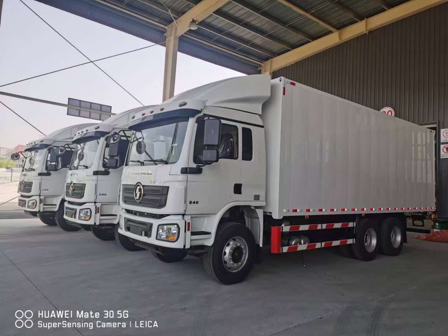 SHACMAN L3000 6×4 Van