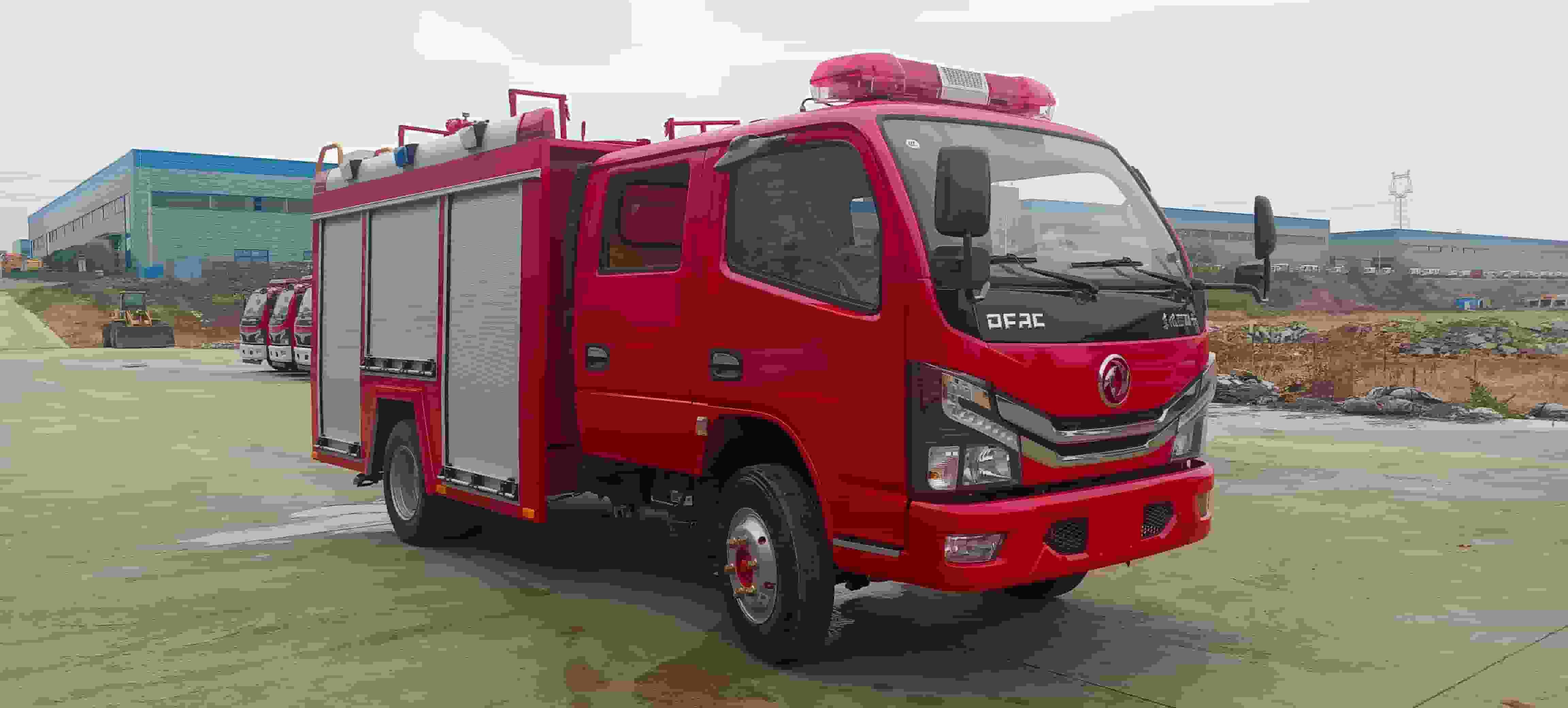 Dongfeng Dolica 2.5-ton water tanker fire truck