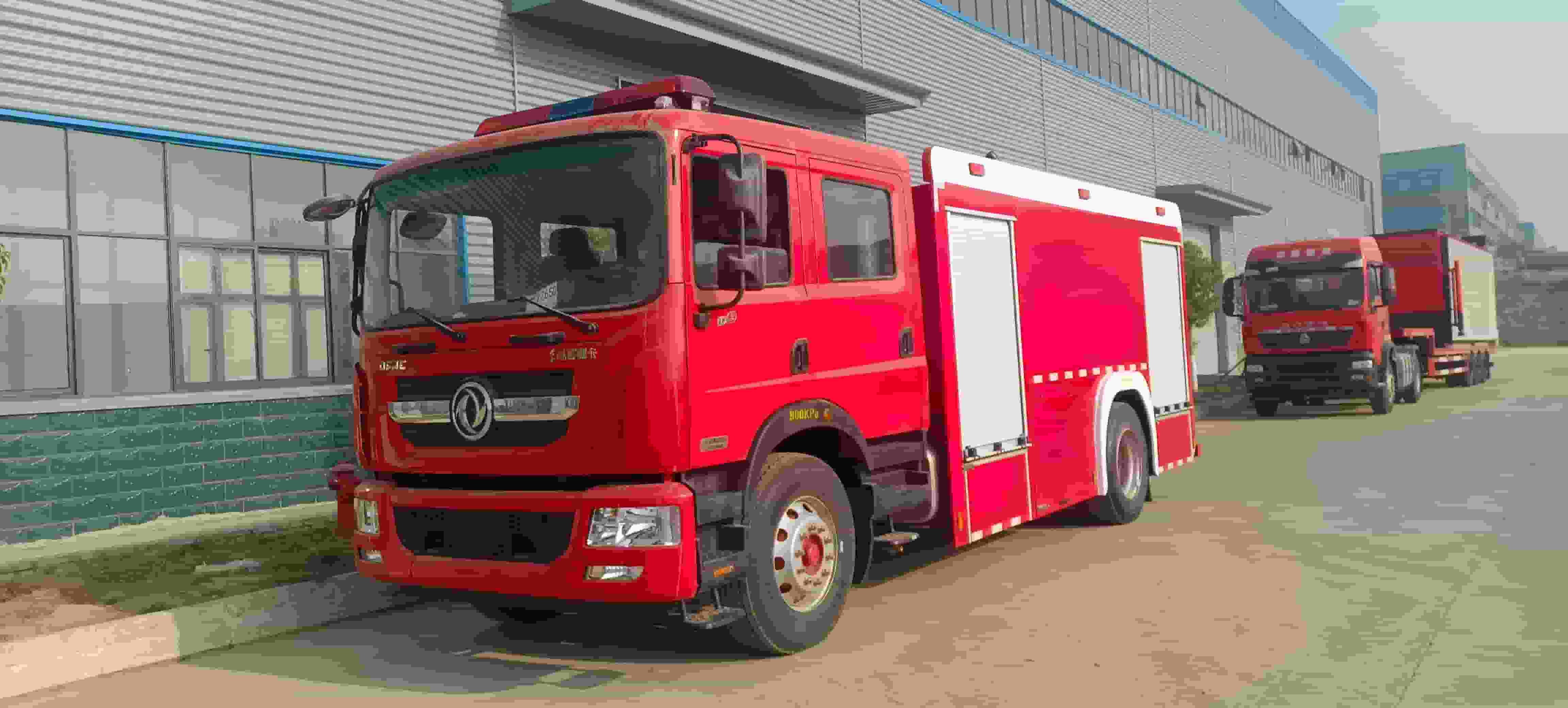 Dongfeng Dolica 6-ton water tanker fire truck