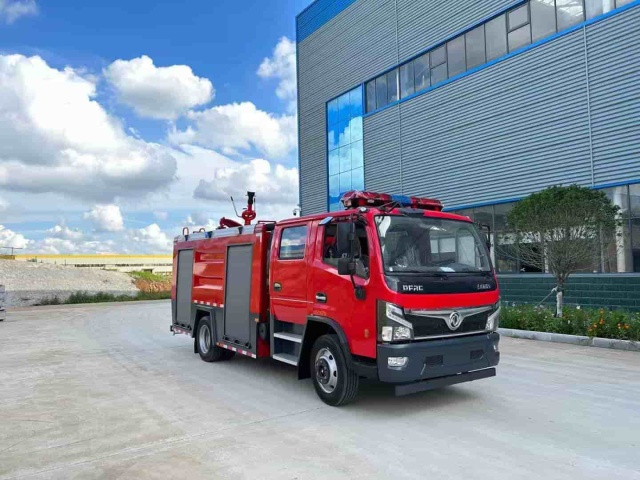 Dongfeng Furika 5-ton water tanker fire truck