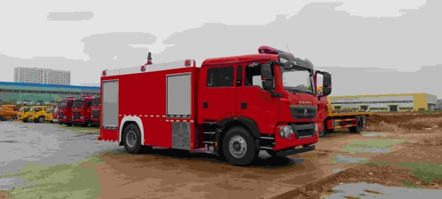 Sinotruk Howo 8-ton foam fire truck
