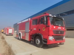 Sinotruk Howo 8-ton water tank foam fire truck