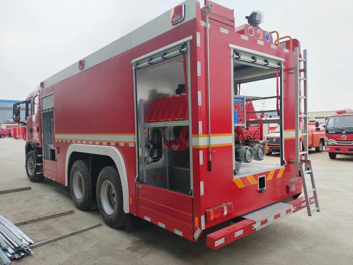Sinotruk Howo 12-ton foam fire truck