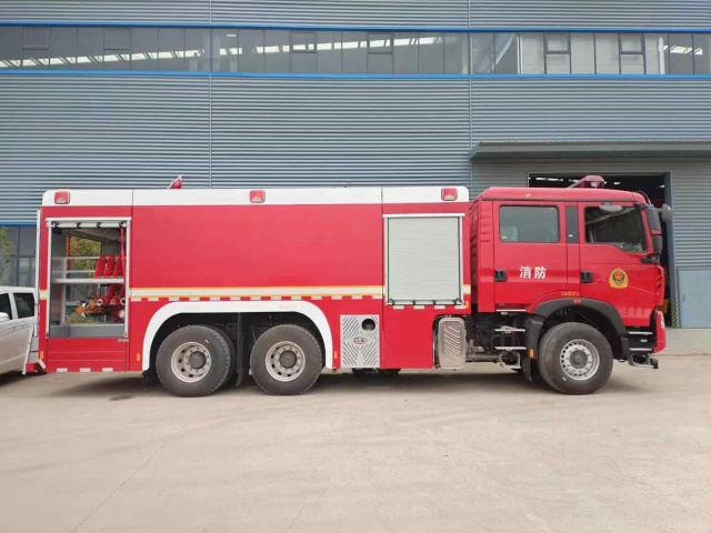 Sinotruk Howo 12-ton foam fire truck