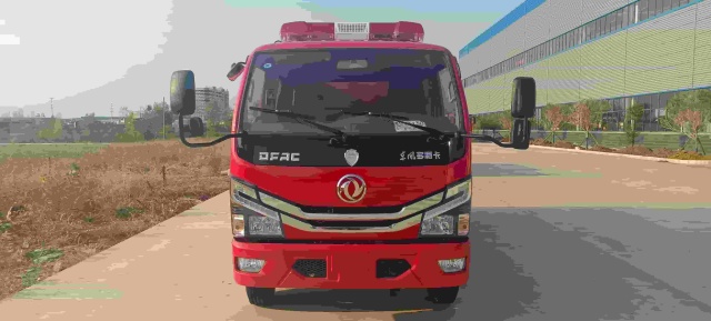 Dongfeng Dolica 2-ton water tanker fire truck