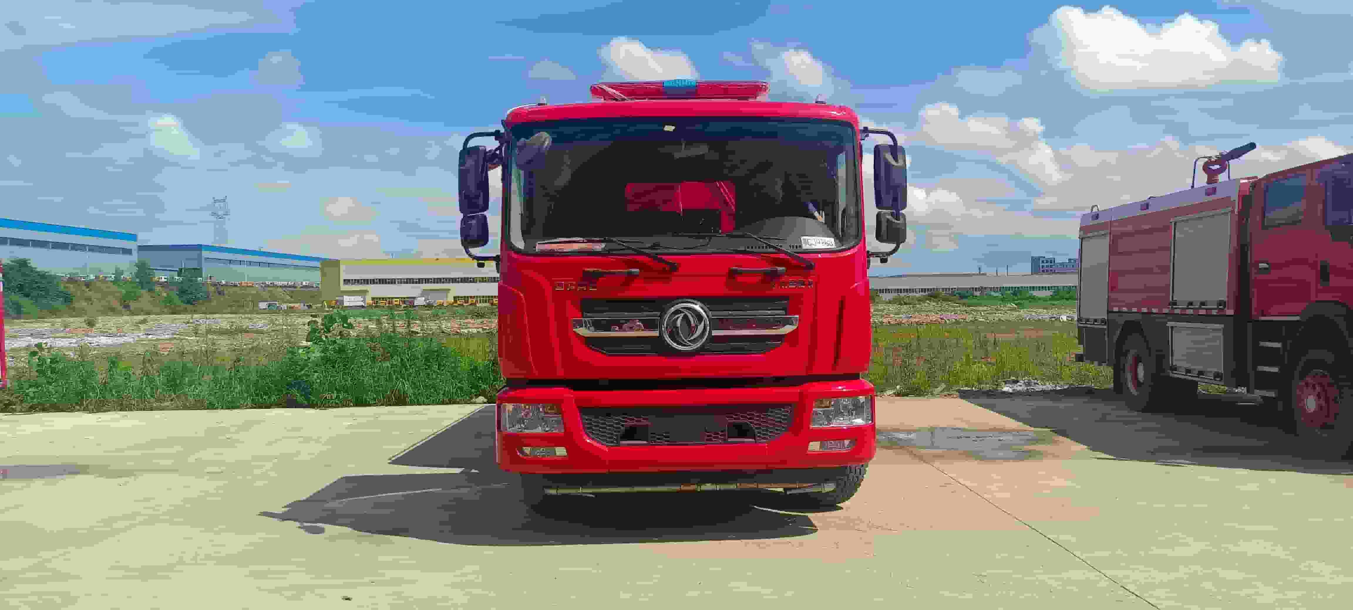 Dongfeng Dolica 12-ton fire sprinkler truck